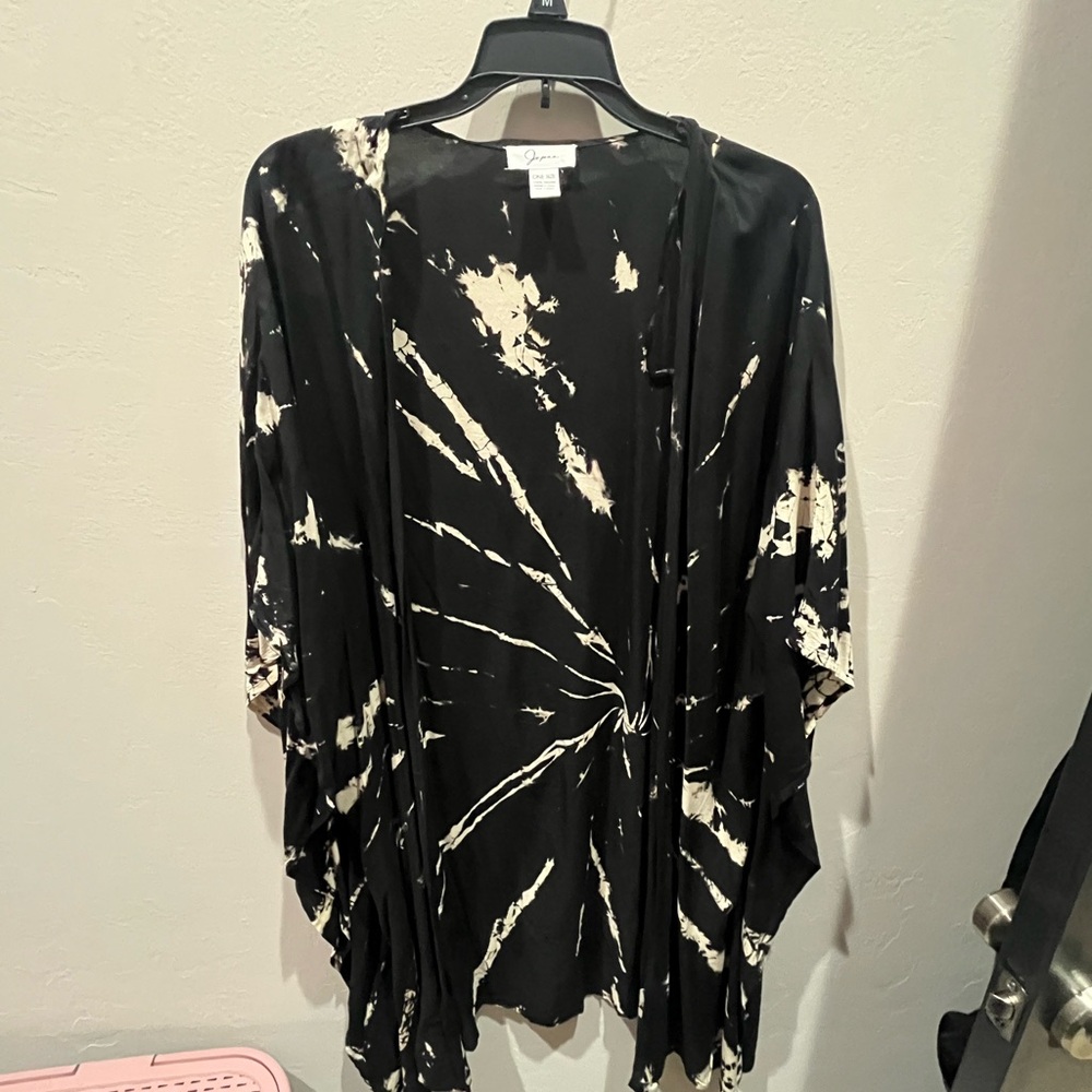 Chic Black and White Tie-Dye Kimono
